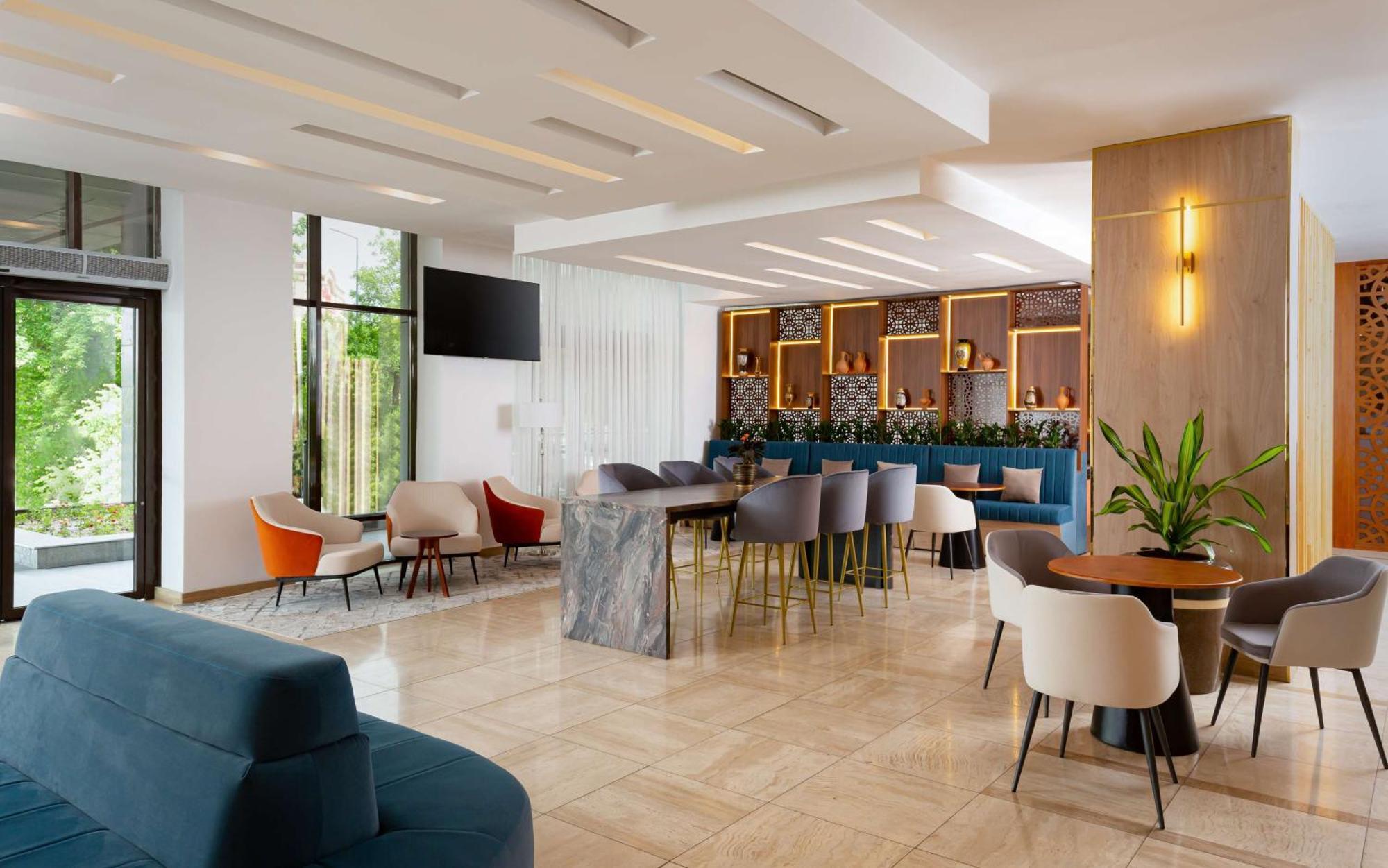 Doubletree By Hilton Shymkent Hotel Kültér fotó