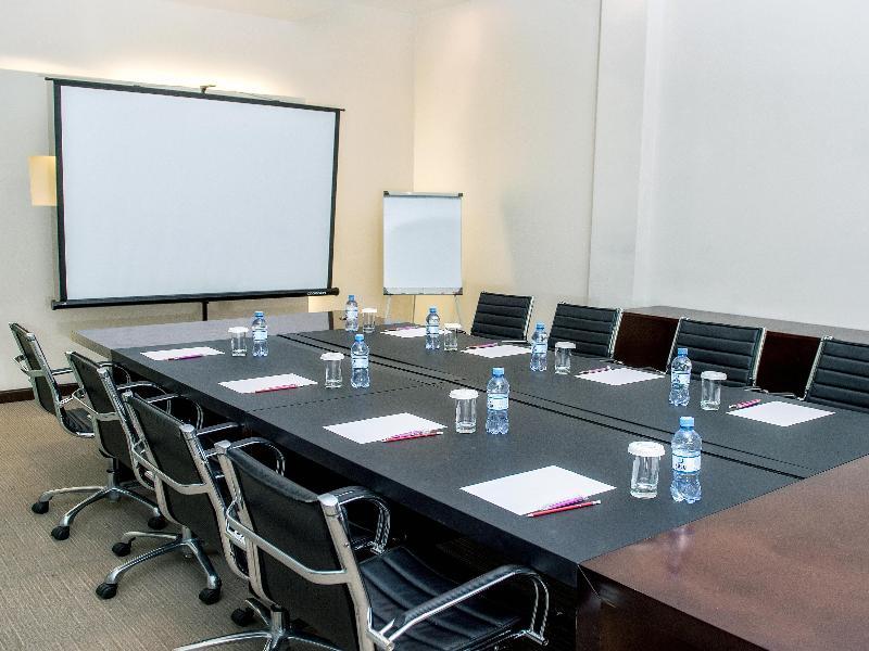 Doubletree By Hilton Shymkent Hotel Kültér fotó