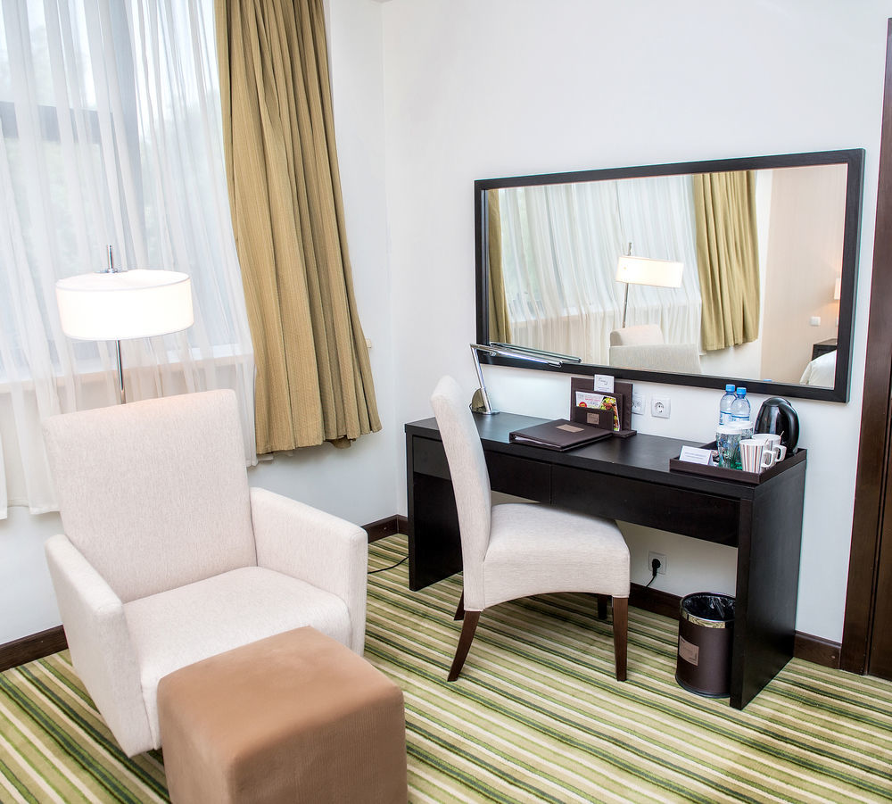 Doubletree By Hilton Shymkent Hotel Kültér fotó